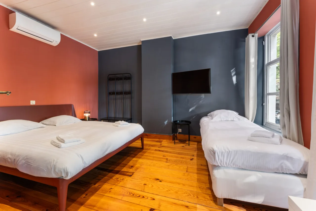 Room with view on old city square, The Lake Suites Brujas